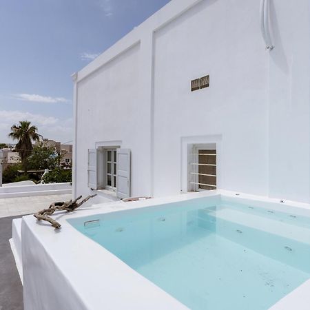 On An Island Suites & Apartments - Fira Екстериор снимка