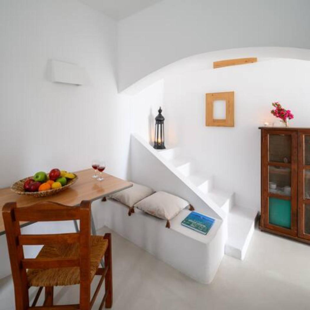 On An Island Suites & Apartments - Fira Екстериор снимка