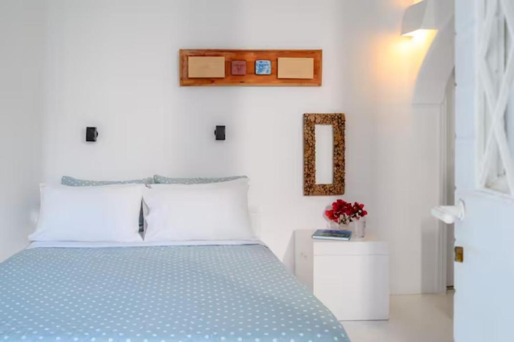 On An Island Suites & Apartments - Fira Екстериор снимка