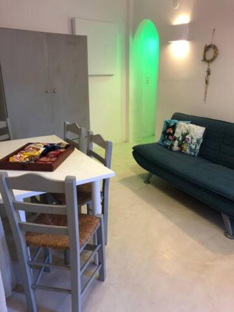 On An Island Suites & Apartments - Fira Екстериор снимка