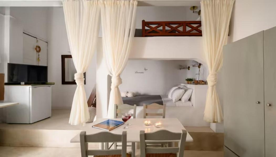 On An Island Suites & Apartments - Fira Екстериор снимка