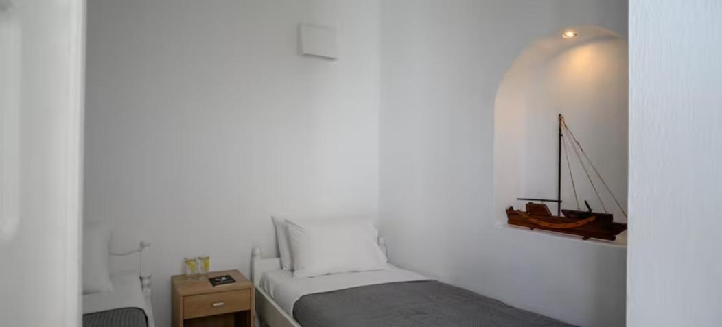 On An Island Suites & Apartments - Fira Екстериор снимка