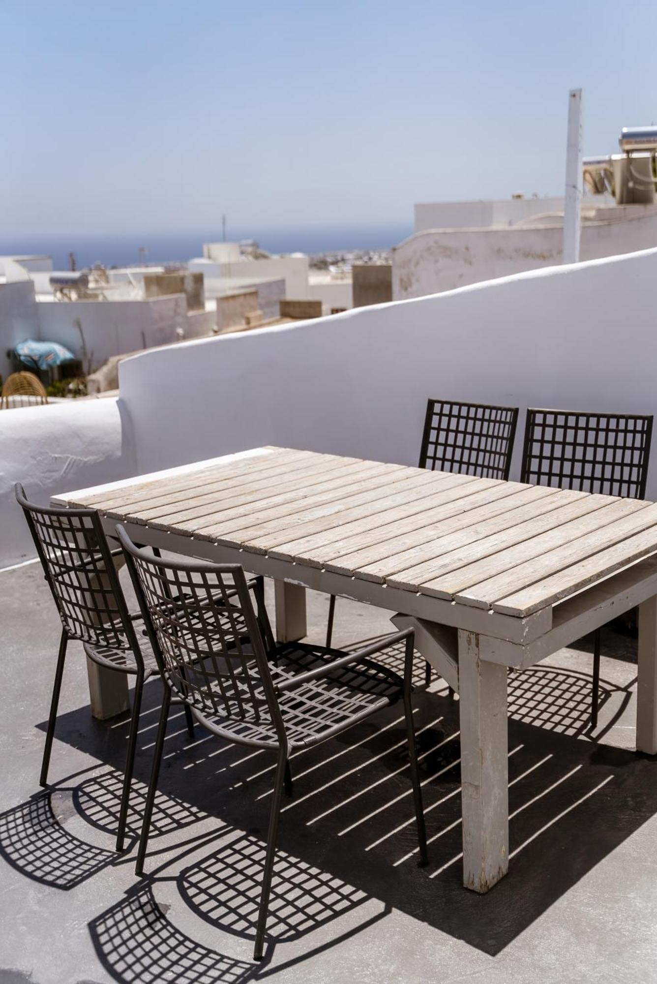 On An Island Suites & Apartments - Fira Екстериор снимка