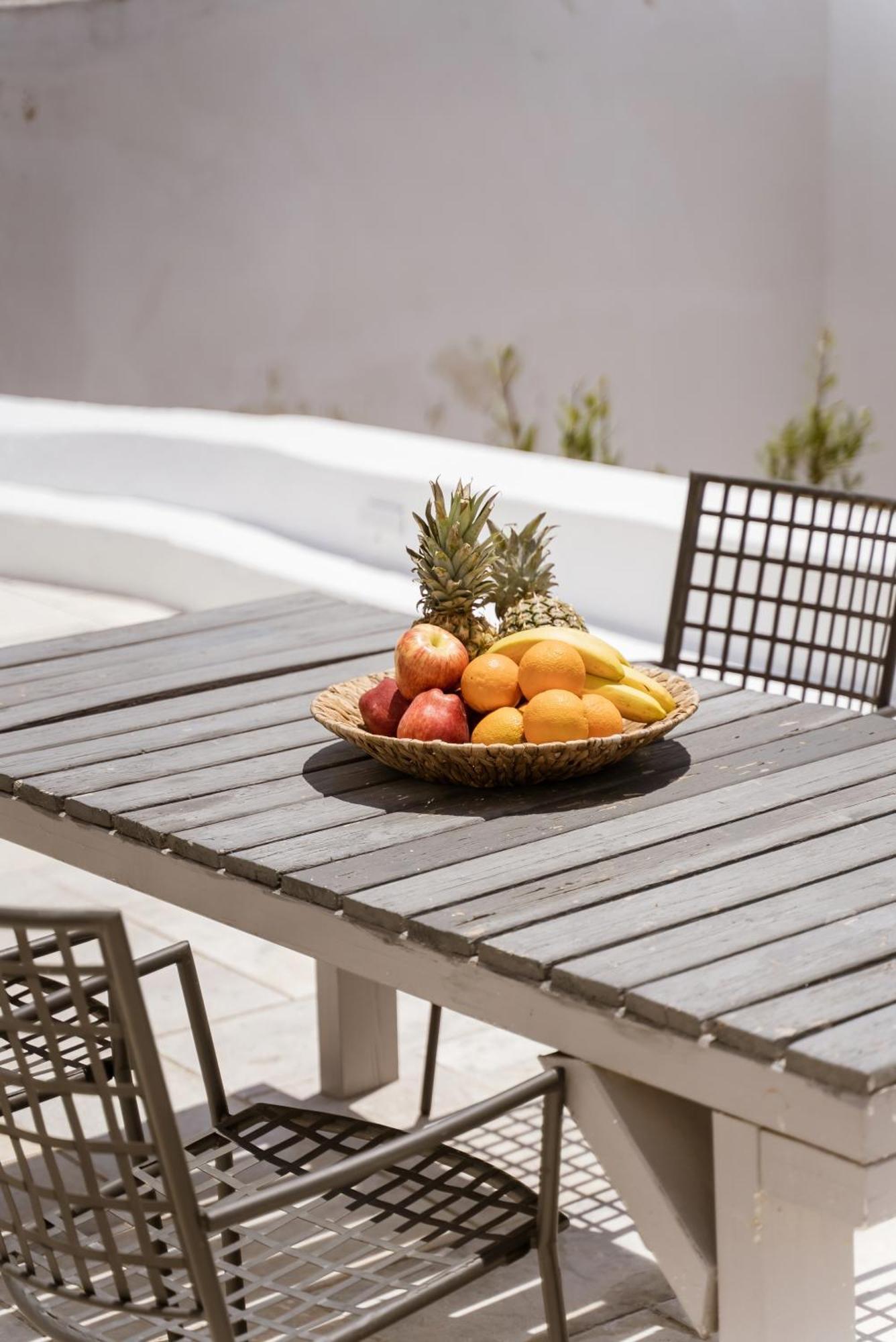 On An Island Suites & Apartments - Fira Екстериор снимка