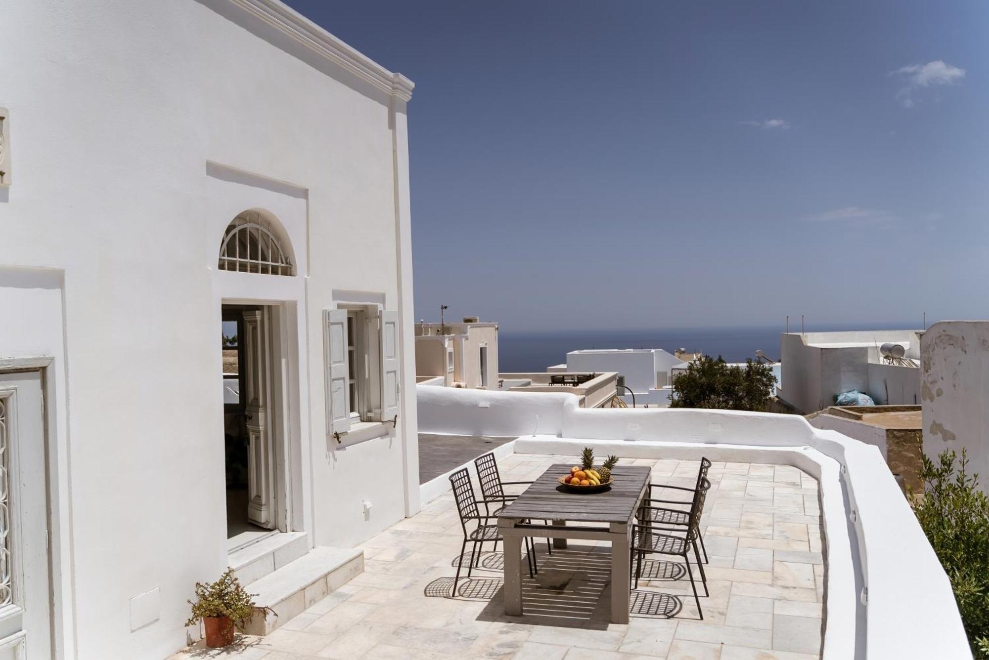 On An Island Suites & Apartments - Fira Екстериор снимка
